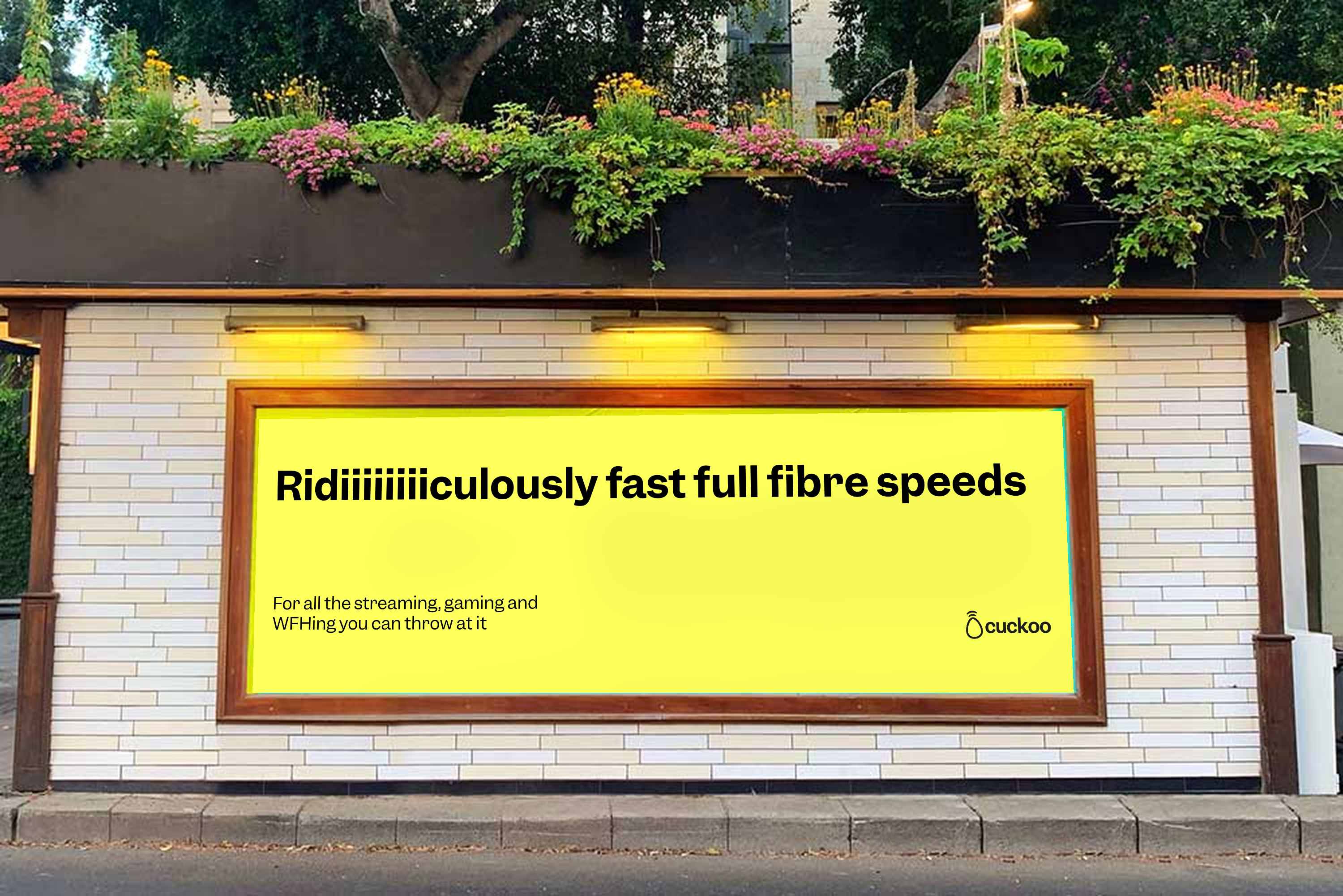Cuckoo โRidiiiiiiiiculously fast full fibre speedsโ yellow billboard